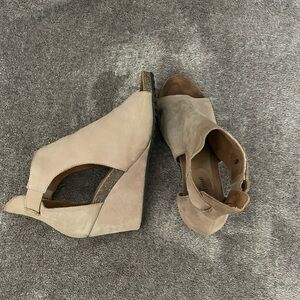 DIBA True Elegant Beige Wedge Sandals